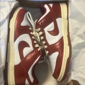 NIKE DUNK LOW PREMIUM VINTAGE TEAM RED